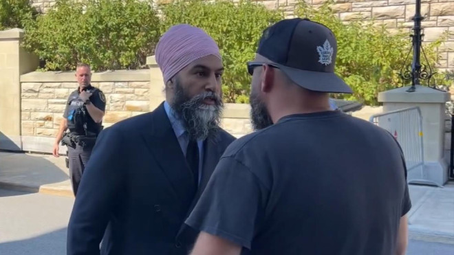 Singh gets into verbal altercation in Ottawa