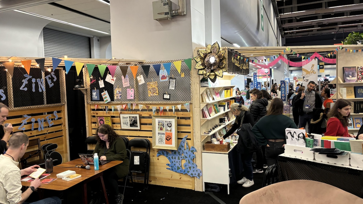 L'espace consacré aux zines et à la micro-édition au Salon du livre de Montréal.